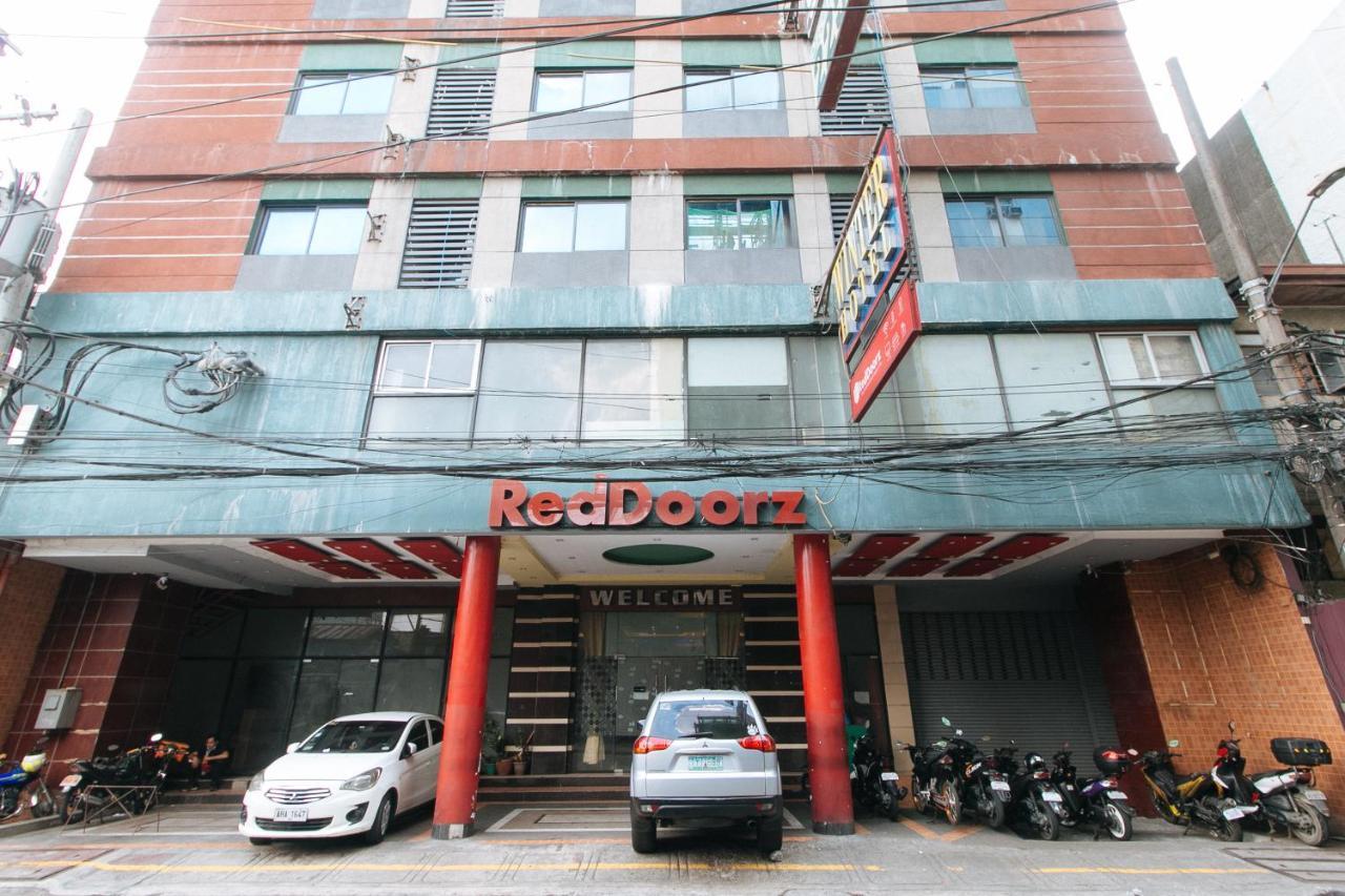 RedDoorz near Araneta Center Quezon City - Quarantine Hotel Esterno foto