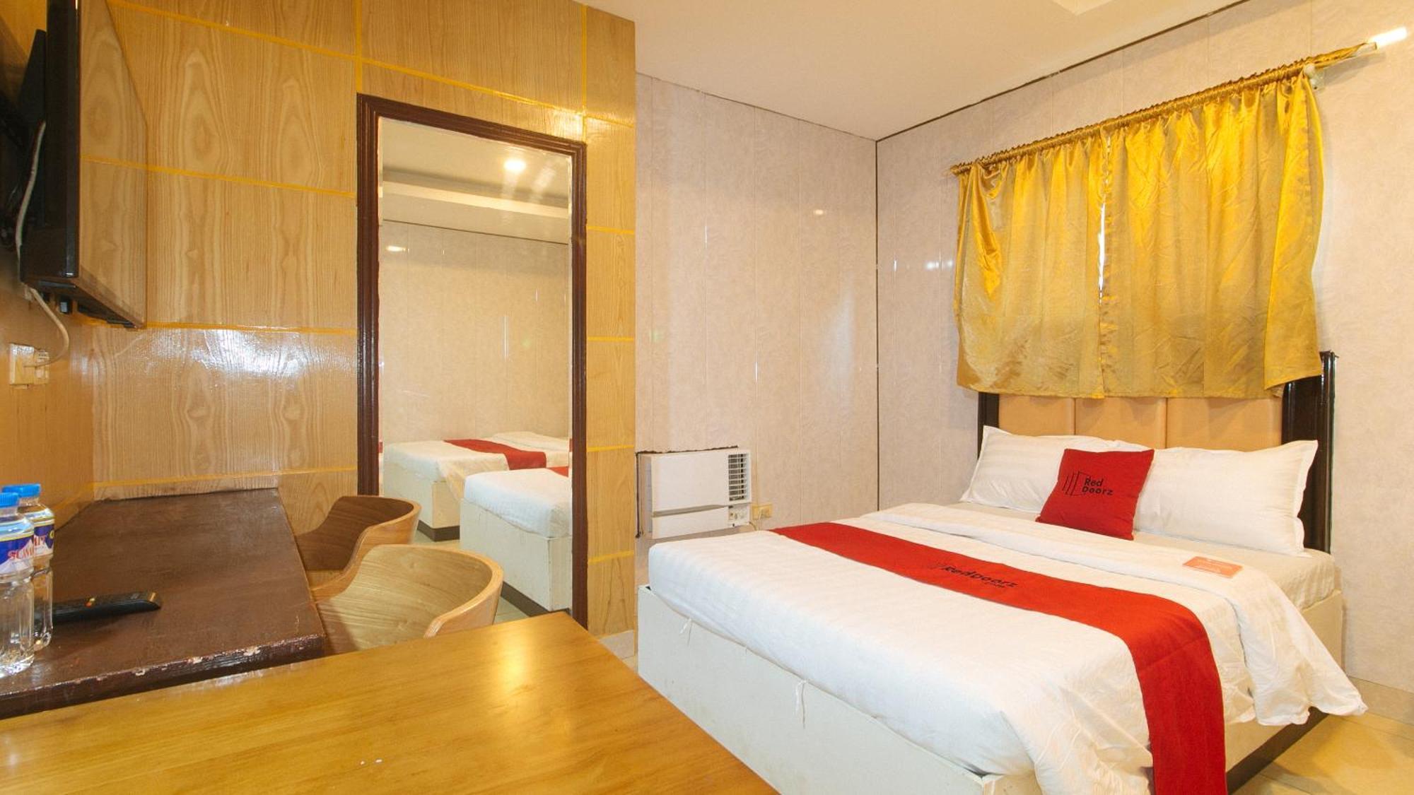 RedDoorz near Araneta Center Quezon City - Quarantine Hotel Esterno foto