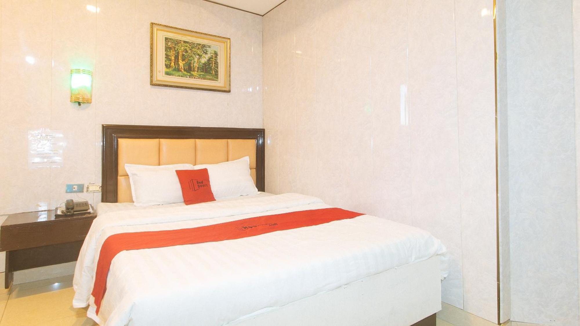RedDoorz near Araneta Center Quezon City - Quarantine Hotel Esterno foto