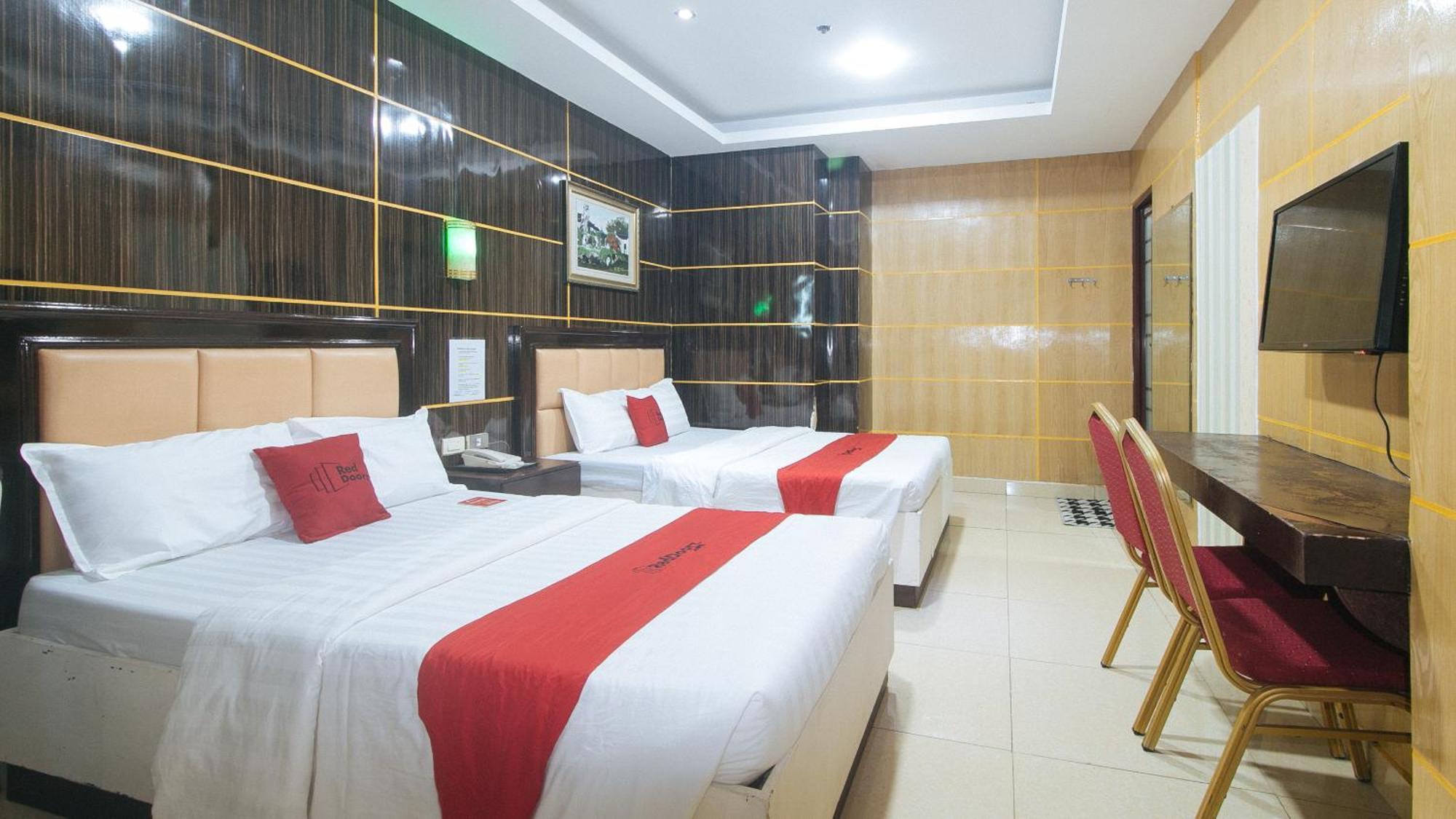 RedDoorz near Araneta Center Quezon City - Quarantine Hotel Esterno foto