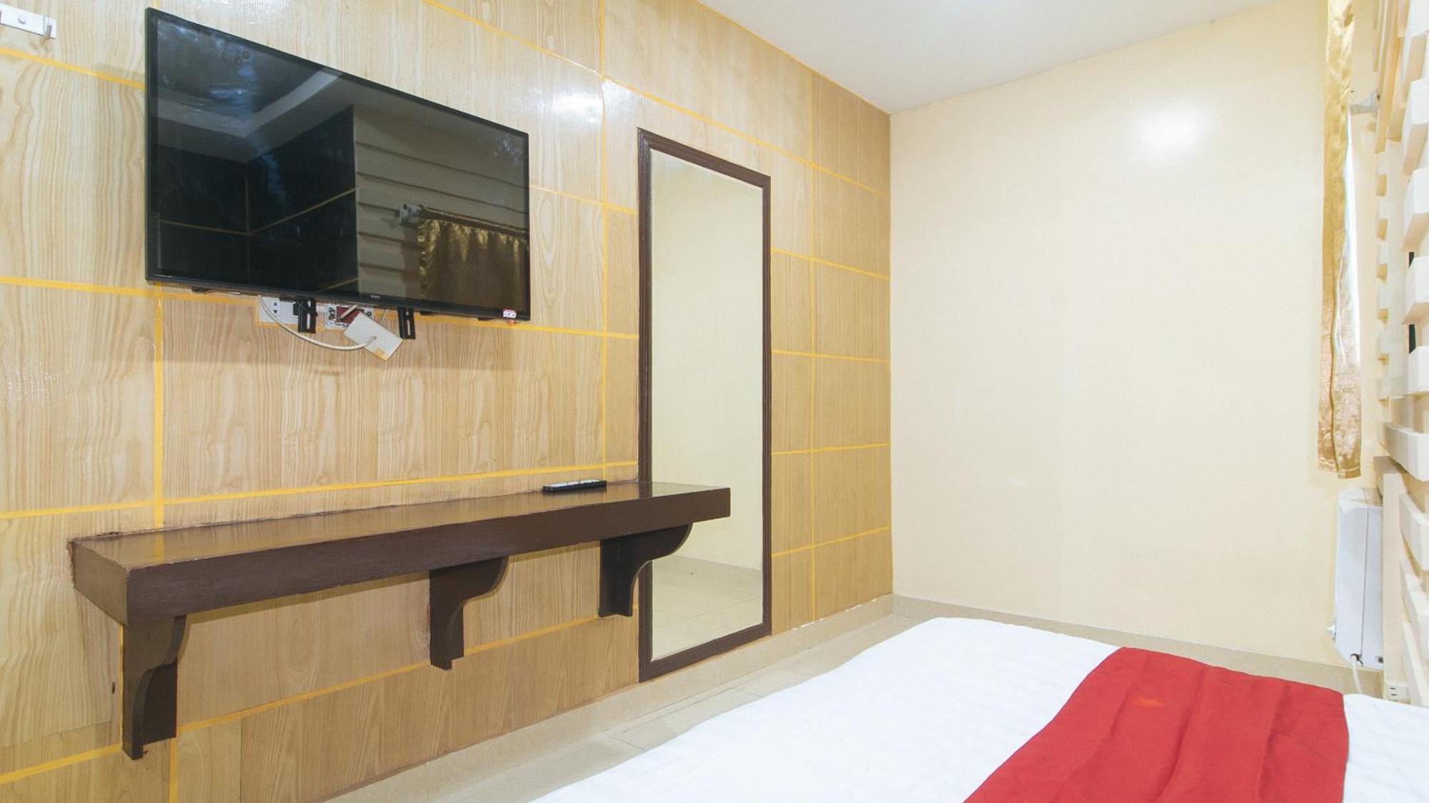 RedDoorz near Araneta Center Quezon City - Quarantine Hotel Esterno foto