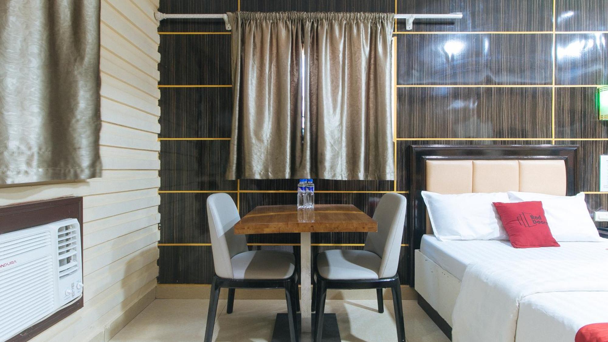 RedDoorz near Araneta Center Quezon City - Quarantine Hotel Esterno foto