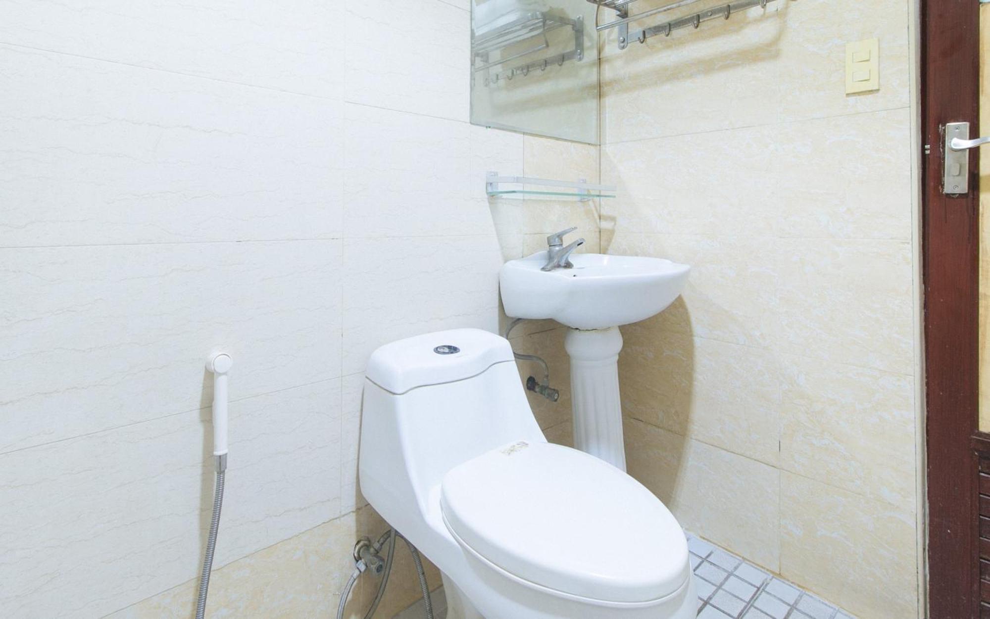 RedDoorz near Araneta Center Quezon City - Quarantine Hotel Esterno foto
