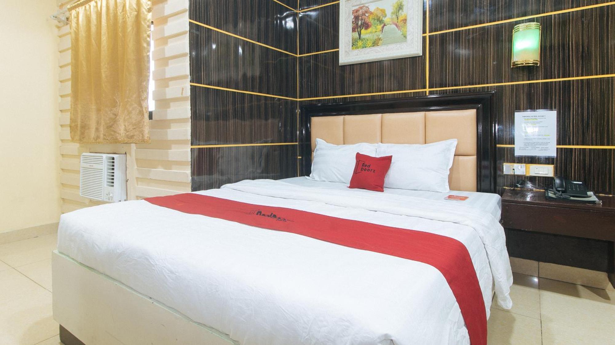 RedDoorz near Araneta Center Quezon City - Quarantine Hotel Esterno foto