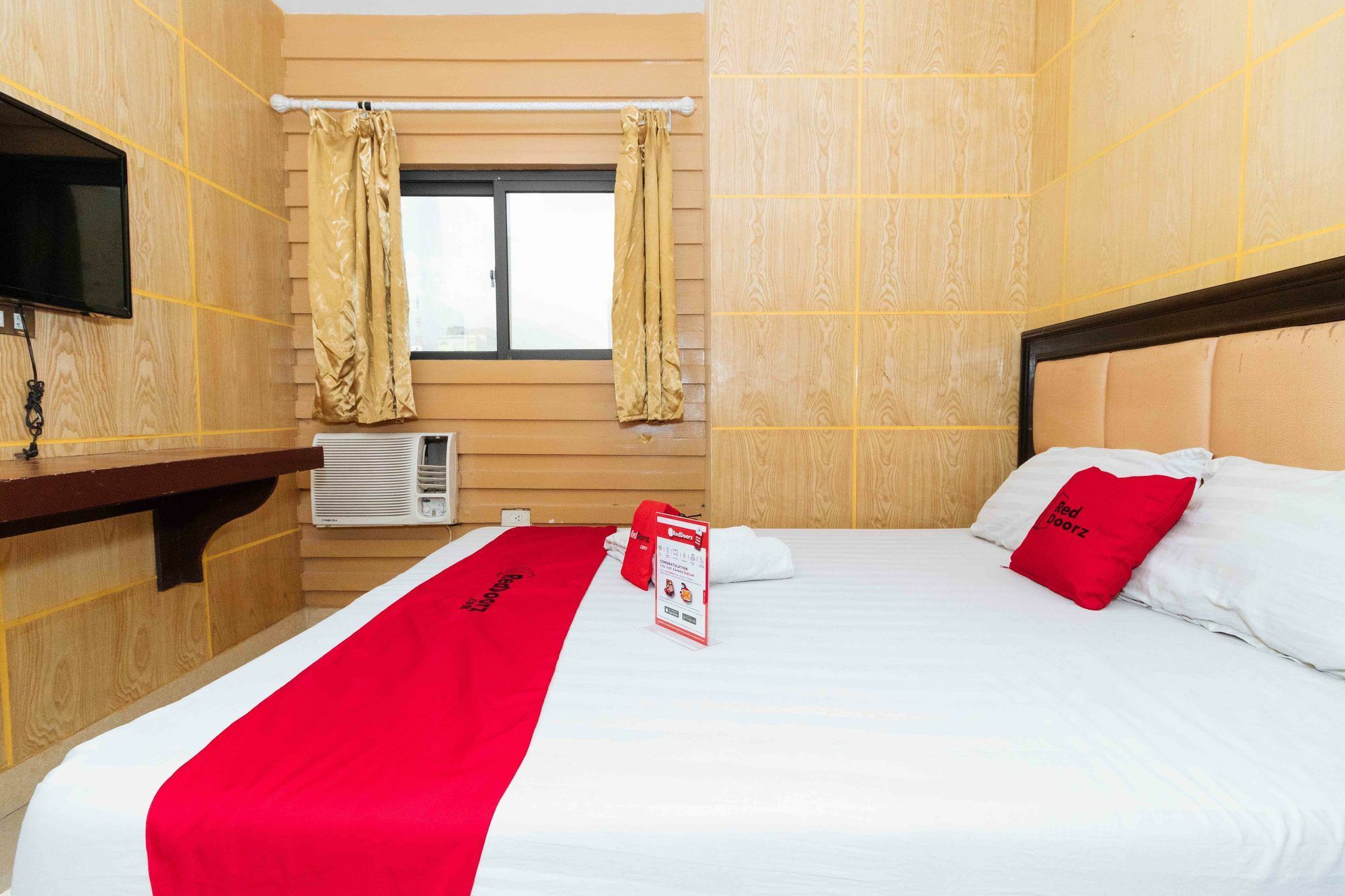 RedDoorz near Araneta Center Quezon City - Quarantine Hotel Esterno foto