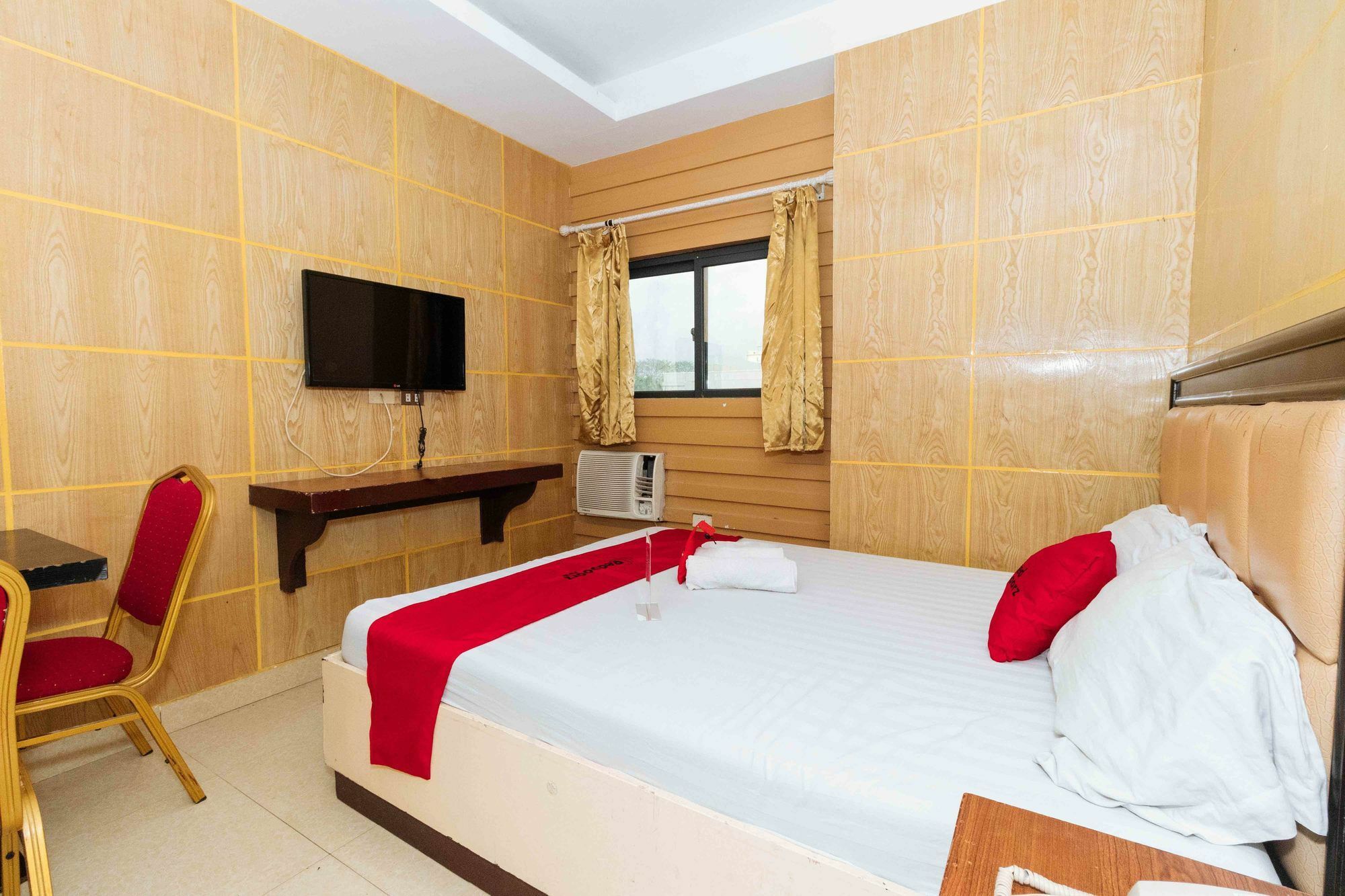 RedDoorz near Araneta Center Quezon City - Quarantine Hotel Esterno foto